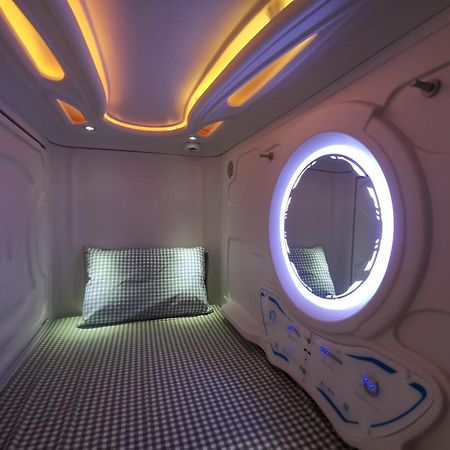 橙舍太空艙 Tw Capsule Hostel Taipei Exterior foto